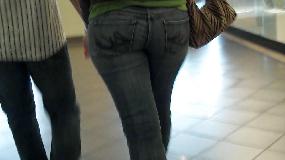 25P Mall ass & butts spending cash on jeans