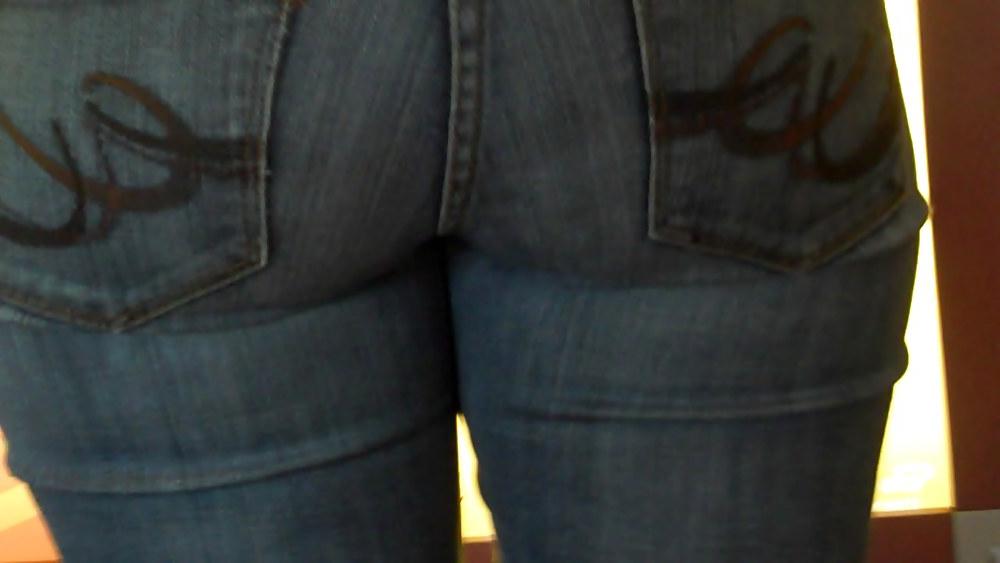 25P Mall ass & butts spending cash on jeans