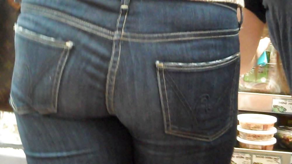 25P Mall ass & butts spending cash on jeans