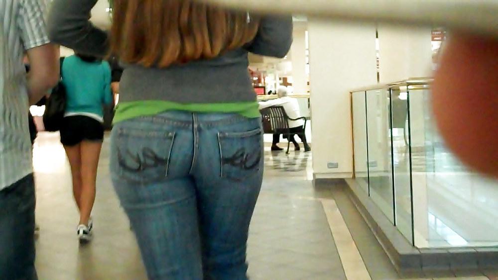 25P Mall ass & butts spending cash on jeans