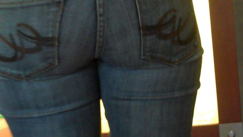 25P Mall ass & butts spending cash on jeans