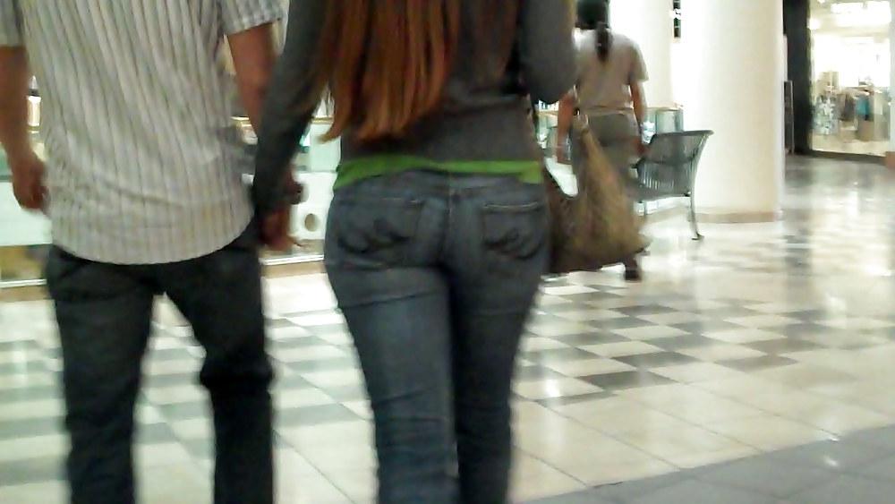 25P Mall ass & butts spending cash on jeans