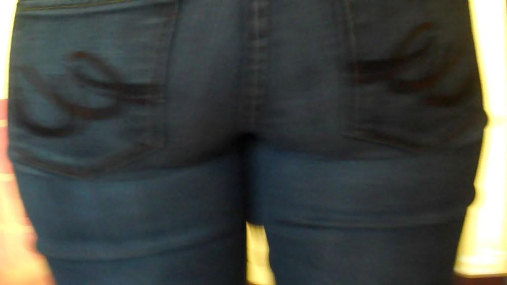 25P Mall ass & butts spending cash on jeans