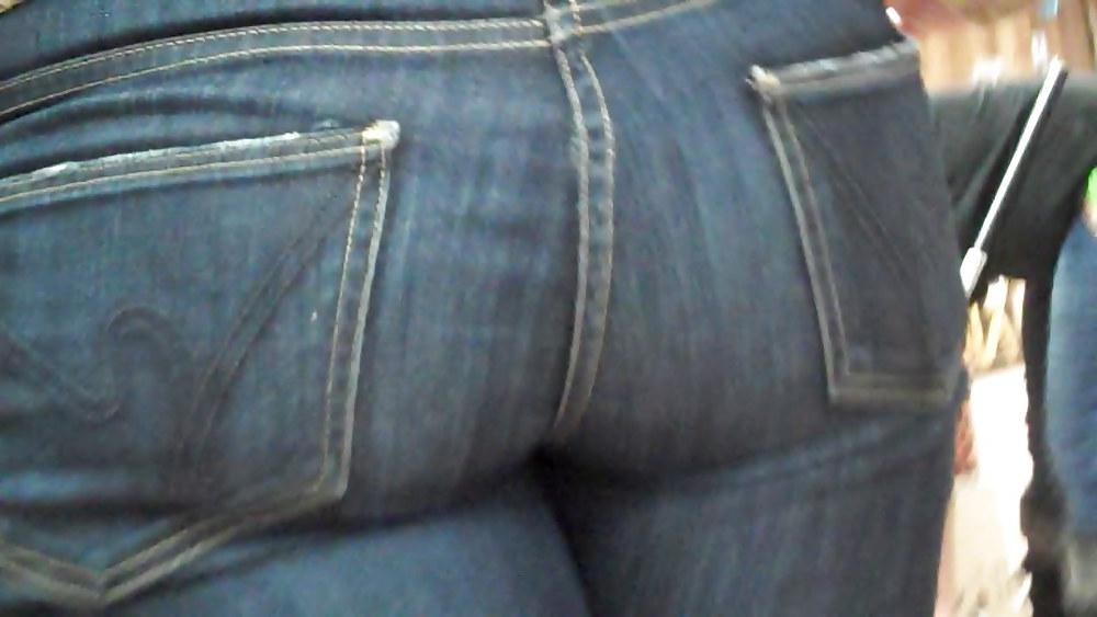 25P Mall ass & butts spending cash on jeans