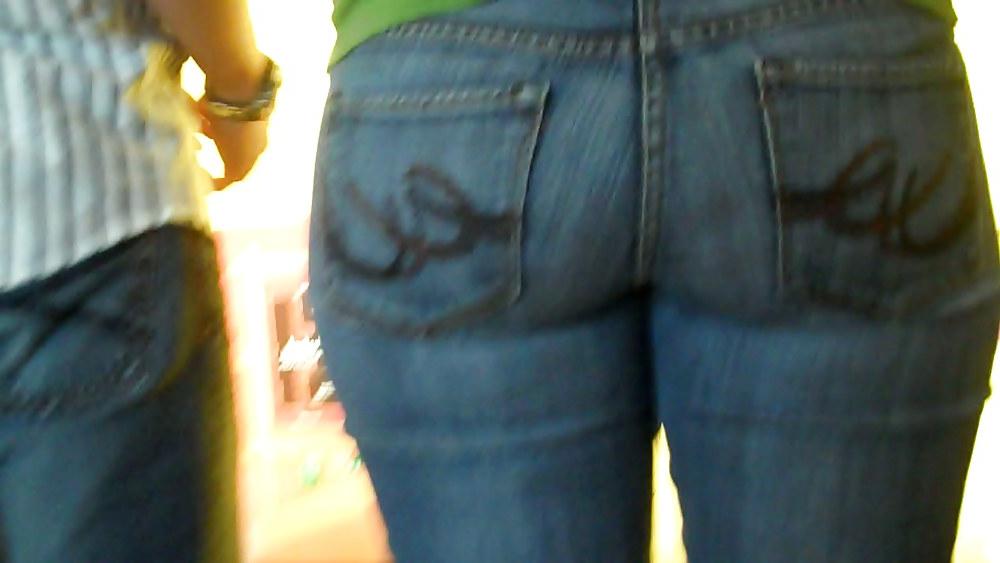 25P Mall ass & butts spending cash on jeans