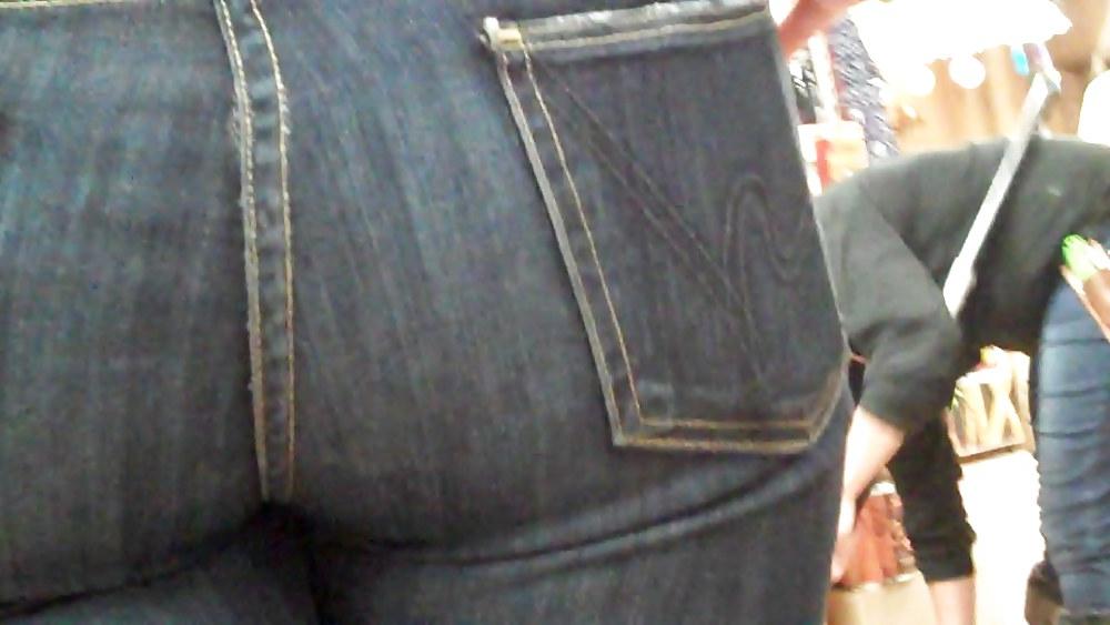 25P Mall ass & butts spending cash on jeans