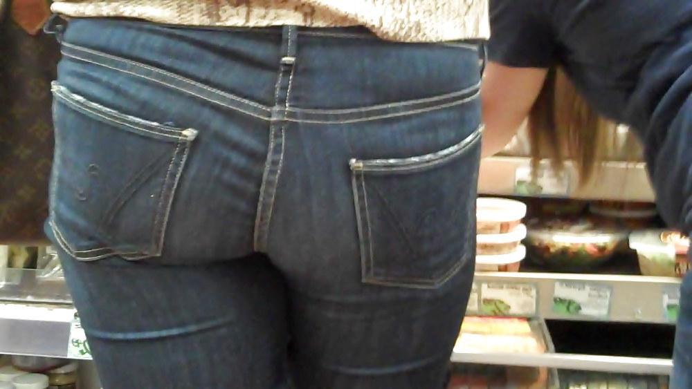 25P Mall ass & butts spending cash on jeans