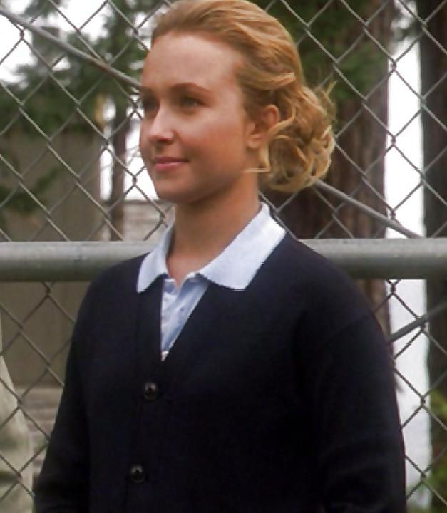 25P Hayden Panettiere Enjoying jerking over this cute blonde :)