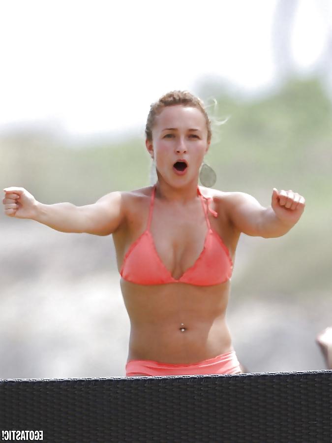 25P Hayden Panettiere Enjoying jerking over this cute blonde :)