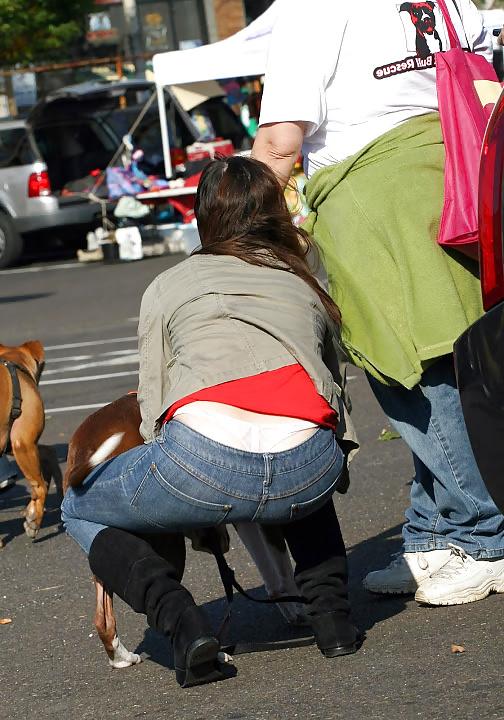 25P Thongs on Show