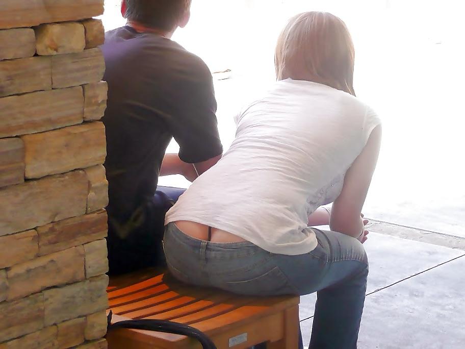 25P Thongs on Show