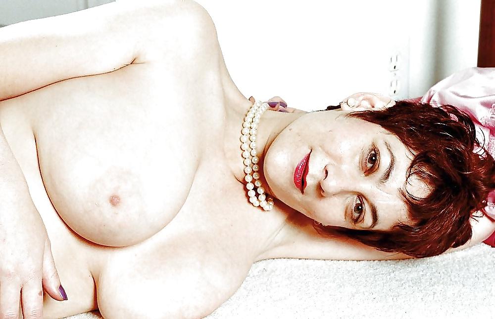25P Short hairy brunette p5