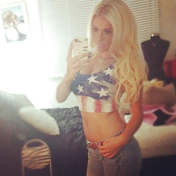 25P More Hooters and Facebook sluts with huge tits