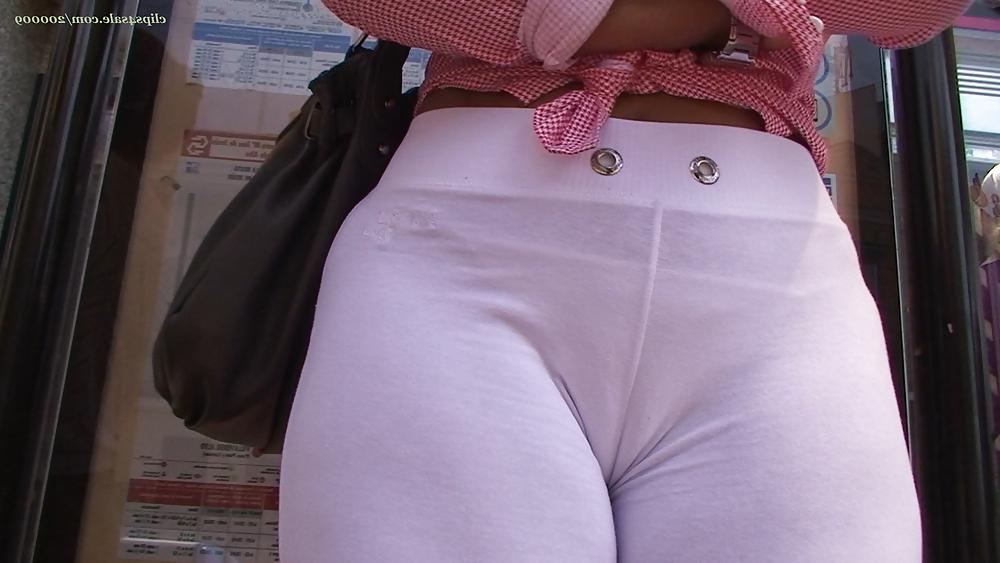 6P Hot candid cameltoe
