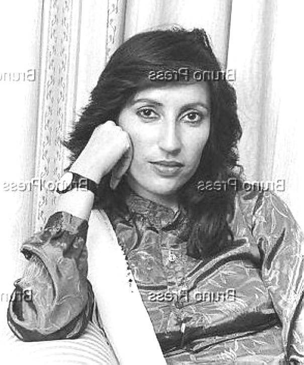 25P Let's Jerk Off Over ... Benazir Bhutto (Pakistani PM)