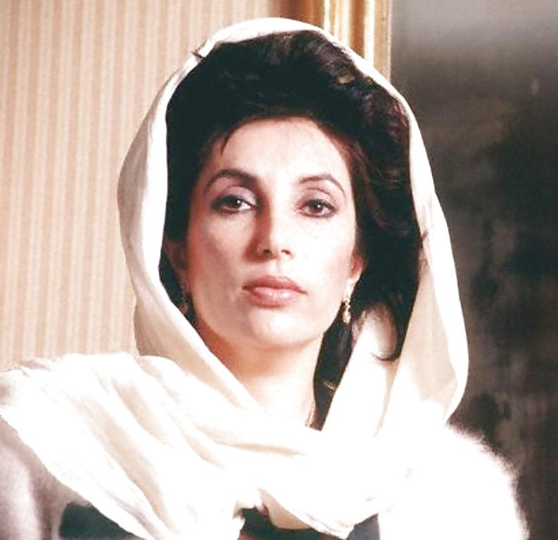 25P Let's Jerk Off Over ... Benazir Bhutto (Pakistani PM)