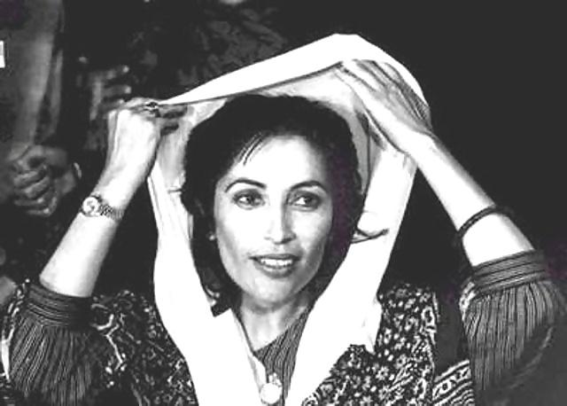 25P Let's Jerk Off Over ... Benazir Bhutto (Pakistani PM)