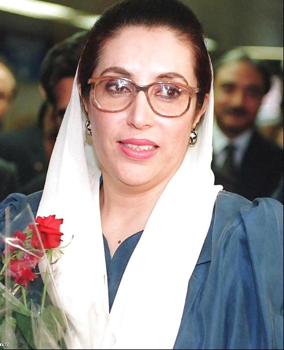 25P Let's Jerk Off Over ... Benazir Bhutto (Pakistani PM)