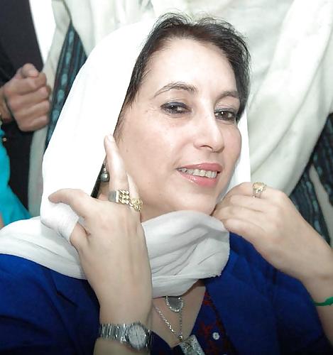 25P Let's Jerk Off Over ... Benazir Bhutto (Pakistani PM)