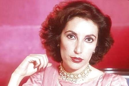 25P Let's Jerk Off Over ... Benazir Bhutto (Pakistani PM)