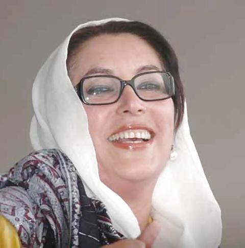 25P Let's Jerk Off Over ... Benazir Bhutto (Pakistani PM)