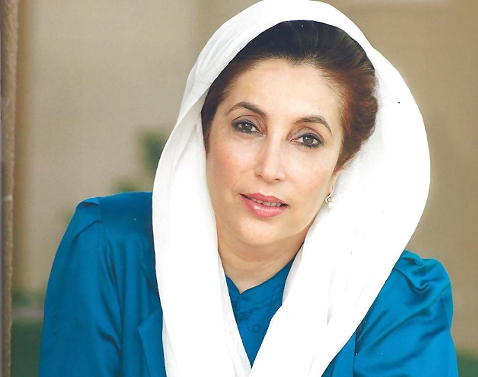 25P Let's Jerk Off Over ... Benazir Bhutto (Pakistani PM)