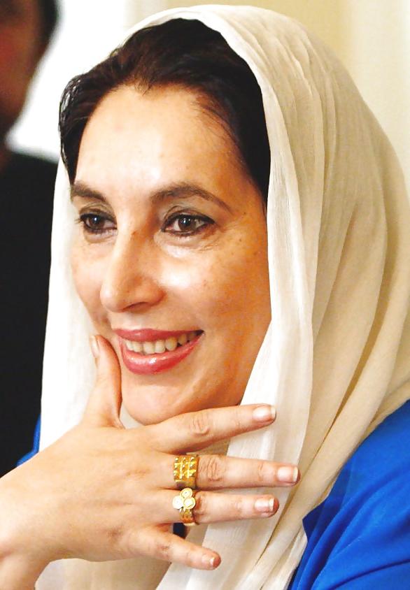 25P Let's Jerk Off Over ... Benazir Bhutto (Pakistani PM)