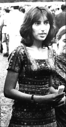 25P Let's Jerk Off Over ... Benazir Bhutto (Pakistani PM)