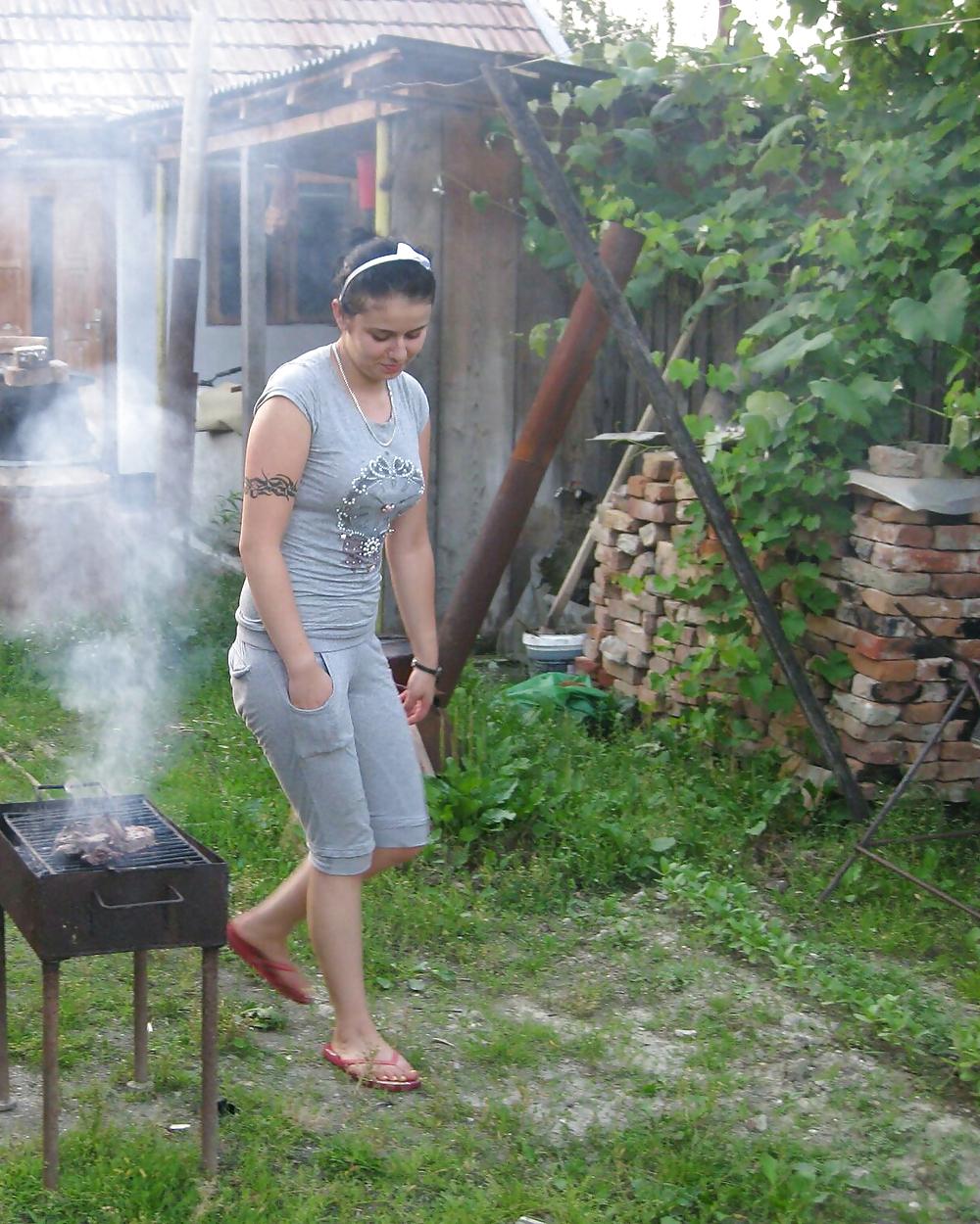 25P Spy picnic, fishing and country old + young romanian