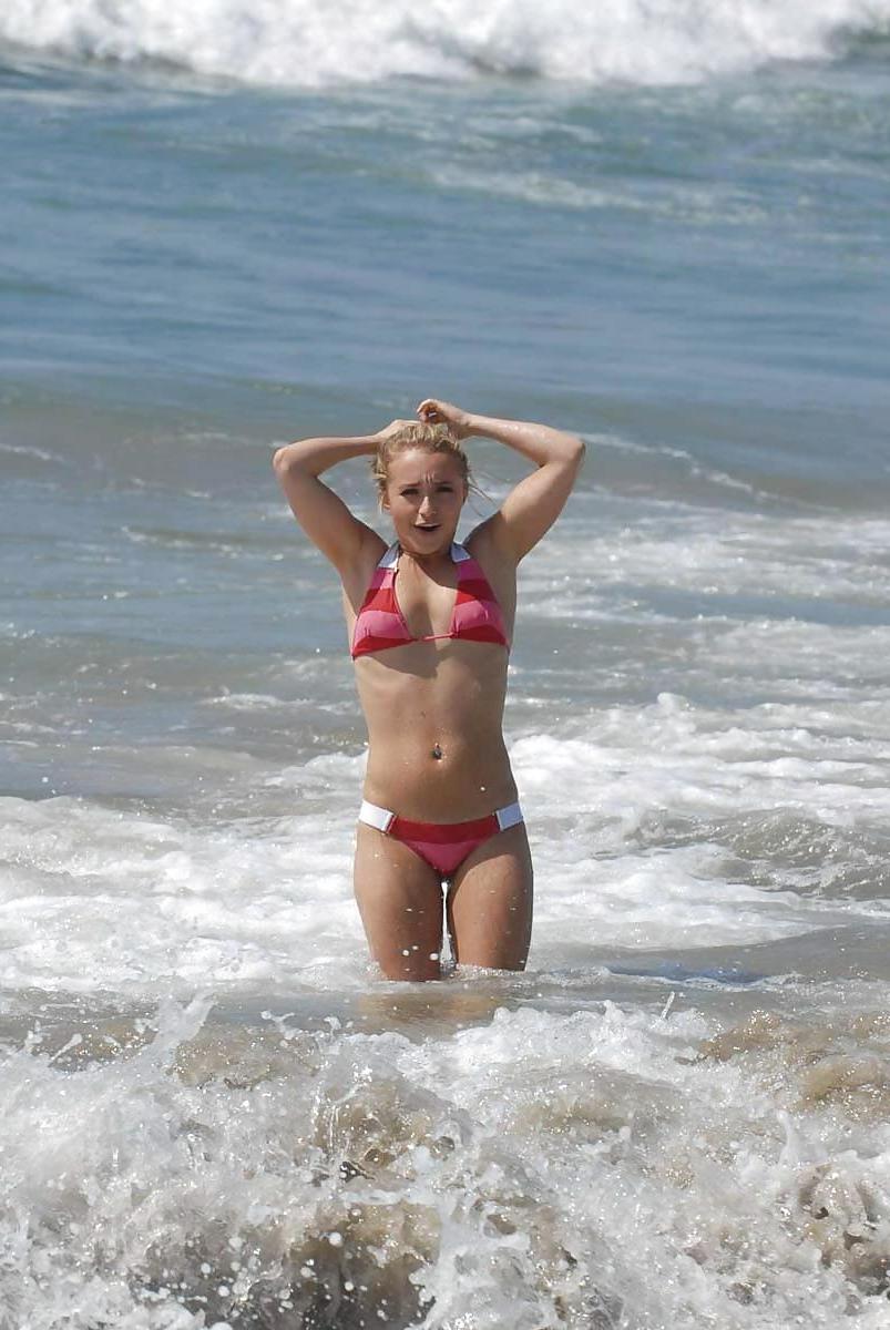 12P Hayden Panettiere camel toe and sexy pics