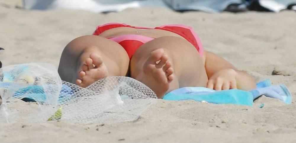 12P Hayden Panettiere camel toe and sexy pics