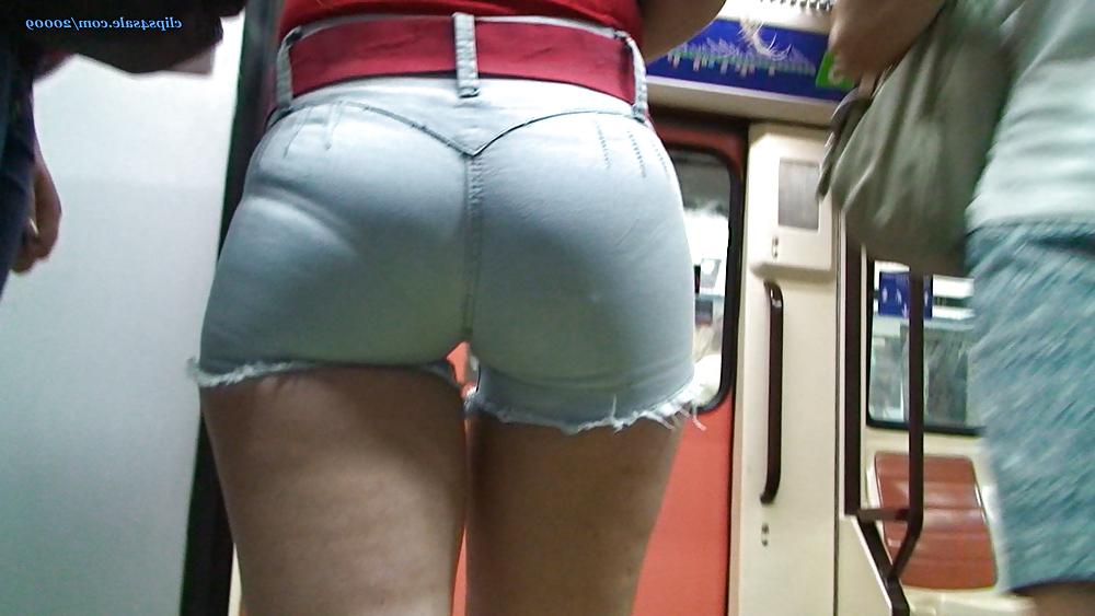 25P Delicious teen in shorts