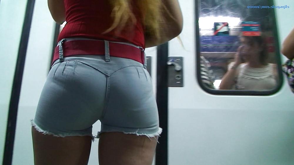 25P Delicious teen in shorts