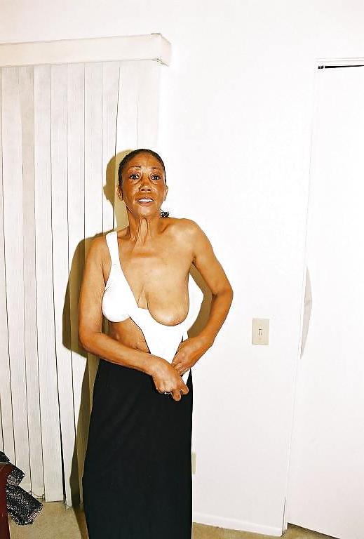 25P Ebony granny or black granny 