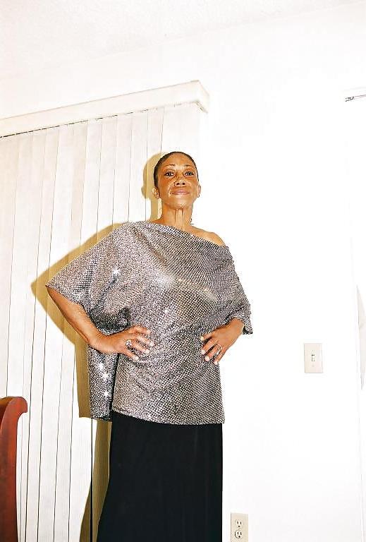 25P Ebony granny or black granny 
