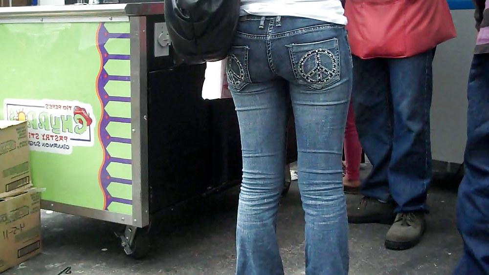 25P Nice ass & butts in jeans today