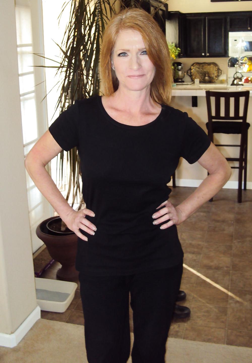 9P Milf wife loves to show off.