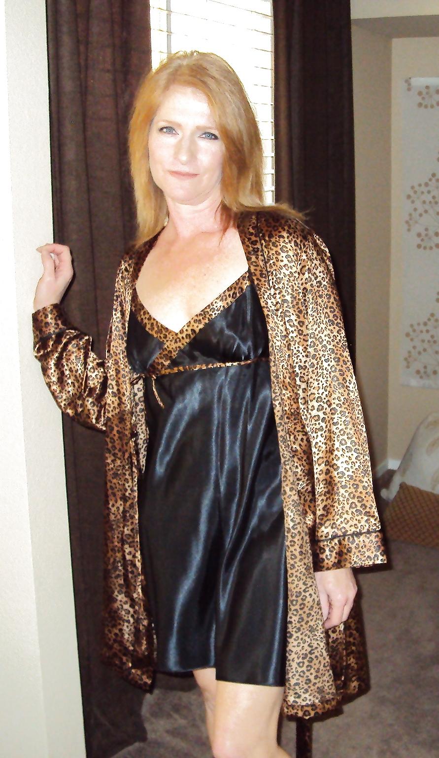 9P Milf wife loves to show off.