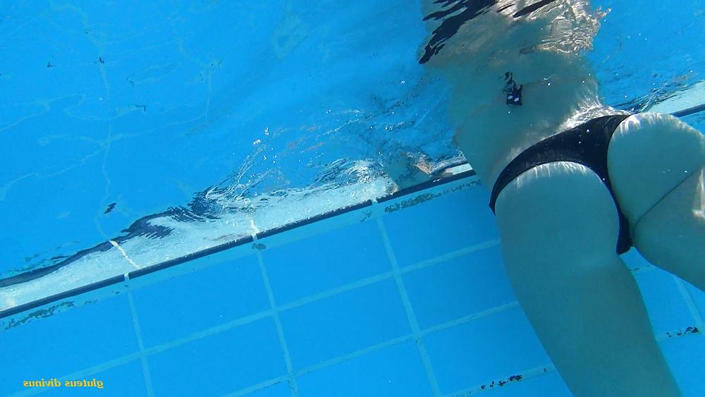 25P Underwater voyeur swimmingpool