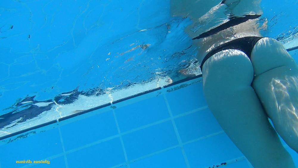 25P Underwater voyeur swimmingpool