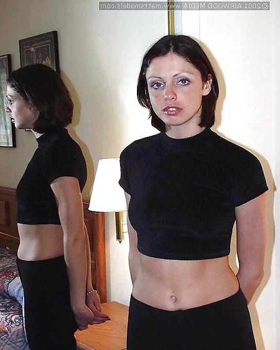 7P Early Amateur Pics of Skinny MILF Porn Slut Majella