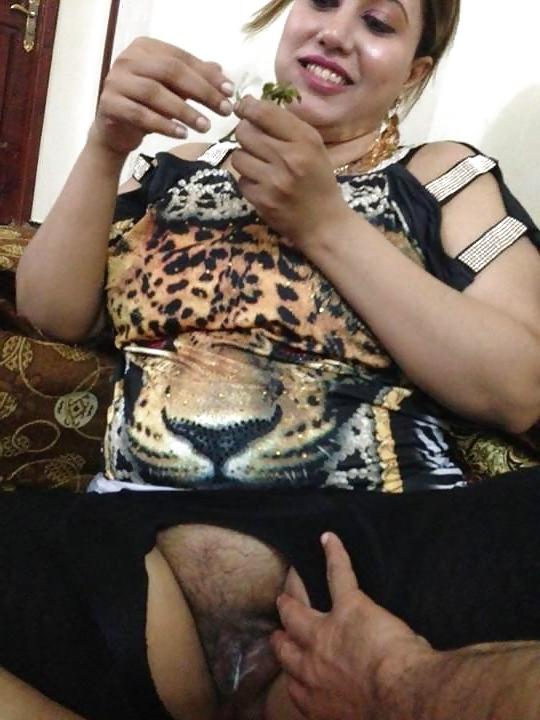 16P Nassera Arab Mom Exposed