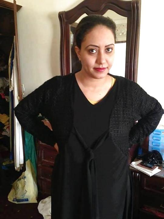 16P Nassera Arab Mom Exposed