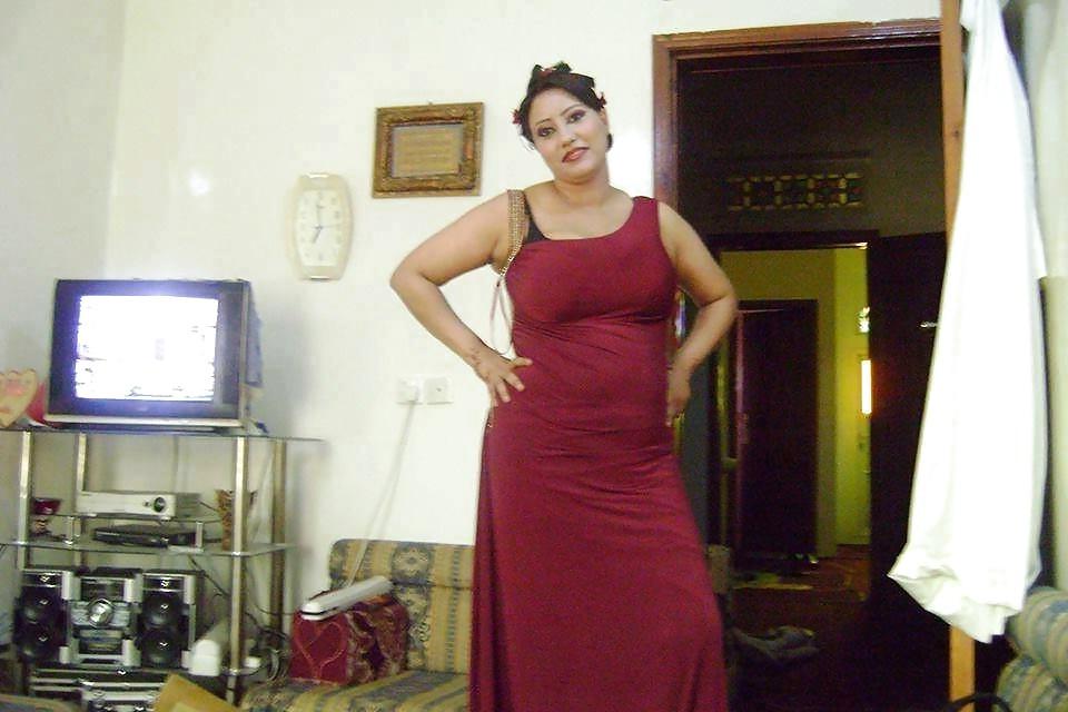 16P Nassera Arab Mom Exposed