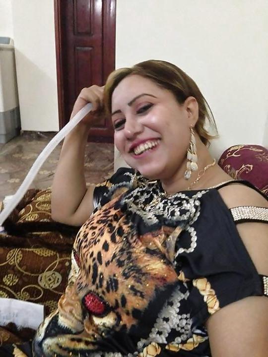 16P Nassera Arab Mom Exposed