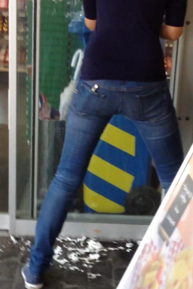 18P Hot girl in tight pants
