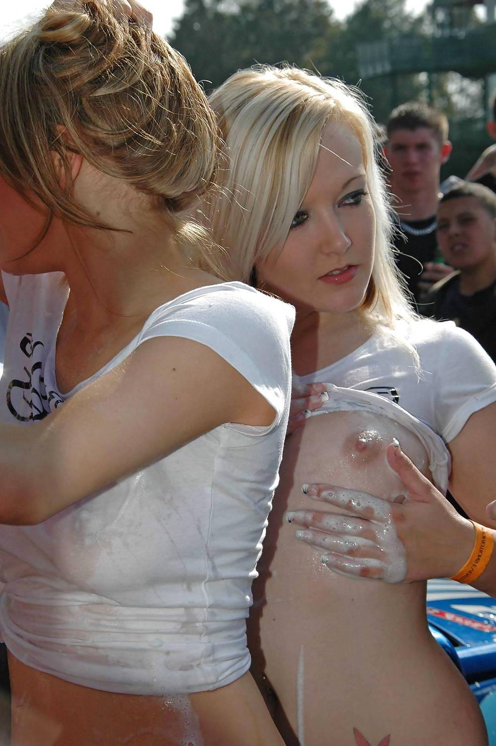 20P Car show girls