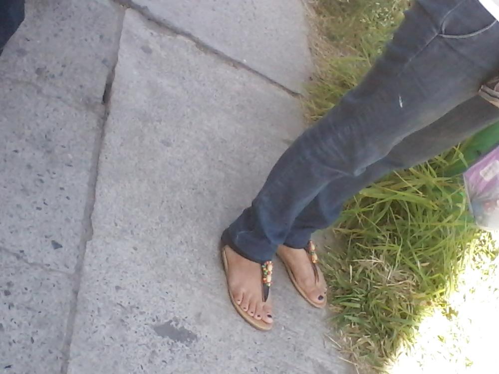 25P Feet on the street