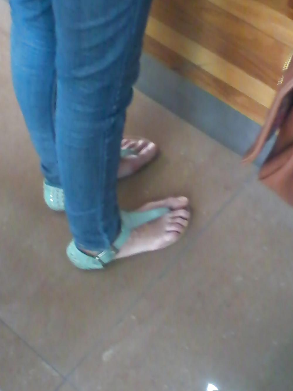 25P Feet on the street