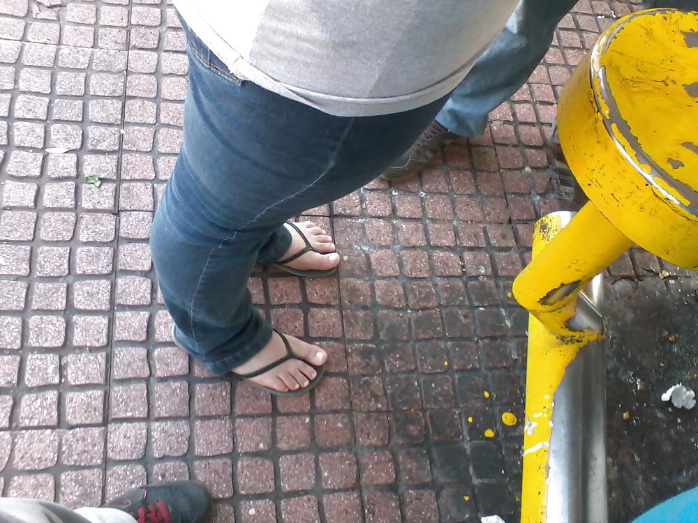 25P Feet on the street